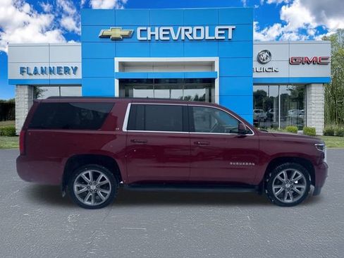 Used 2017 Chevrolet Suburban LT w/ Luxury Package image 5