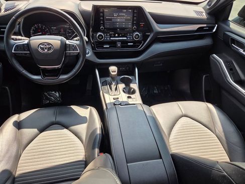 Used 2021 Toyota Highlander XSE image 10