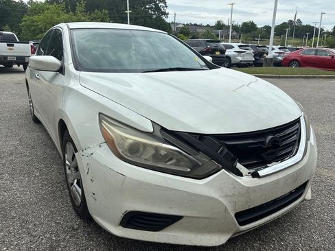 Used 2017 Nissan Altima 2.5 FWD image 2