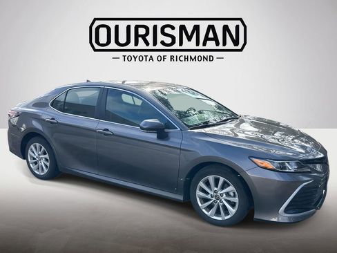 Used 2023 Toyota Camry LE image 2