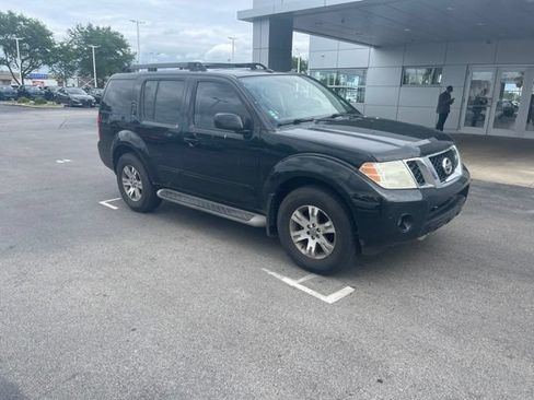 Used 2010 Nissan Pathfinder SE w/ SE Premium Journey Pkg AWD/4WD image 3