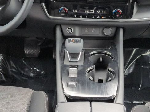 Used 2021 Nissan Rogue SV FWD image 19