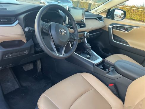Used 2021 Toyota RAV4 Limited image 9
