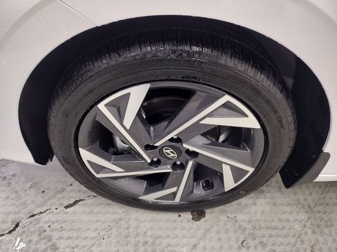 New 2026 Hyundai Elantra Limited FWD image 5