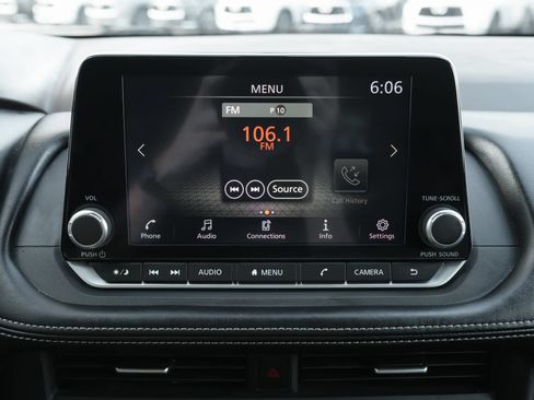 Used 2023 Nissan Rogue S AWD/4WD image 11