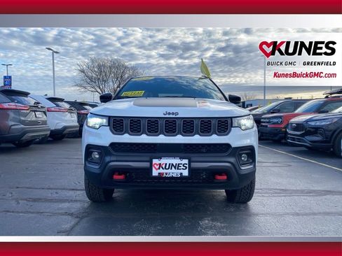 Used 2024 Jeep Compass Trailhawk image 5