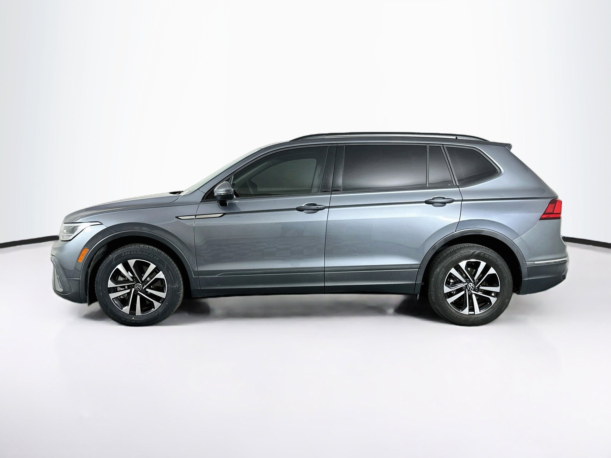 Used 2023 Volkswagen Tiguan S FWD image 4