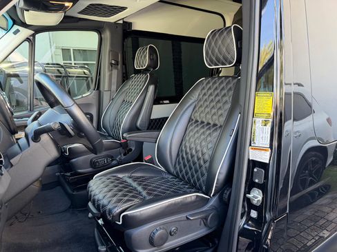 Used 2020 Mercedes-Benz Sprinter 2500 image 30