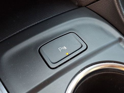 Used 2023 Chevrolet Equinox LT image 21