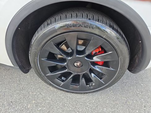 Used 2021 Tesla Model Y Long Range AWD/4WD image 30