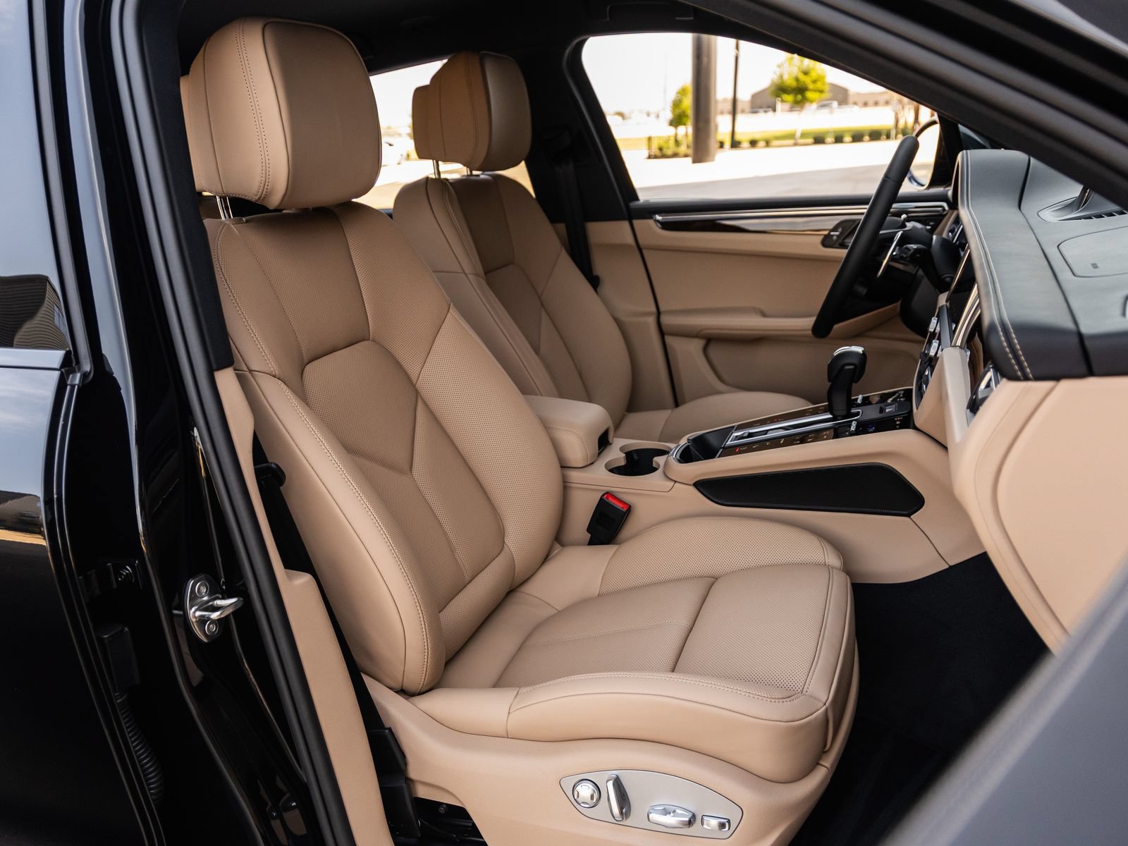 Certified 2026 Porsche Macan S AWD/4WD image 42