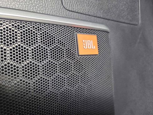 Used 2021 Toyota Venza Limited image 13