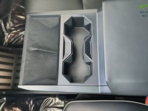 Used 2024 Tesla Cybertruck AWD Crew Cab image 50