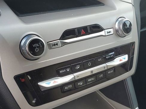 Used 2023 Ford Explorer XLT w/ Equipment Group 202A image 18