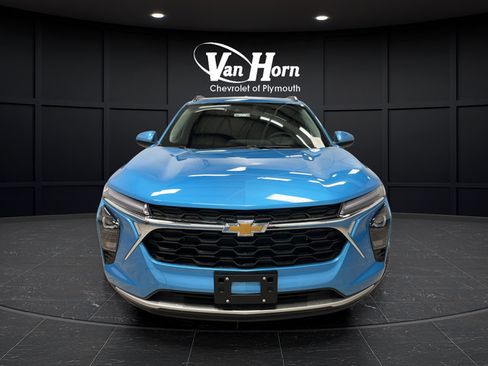 New 2026 Chevrolet Trax LT w/ Driver Confidence Package FWD image 2