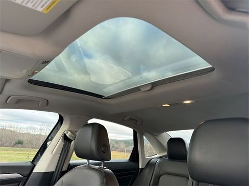 Used 2021 Volkswagen Jetta SE image 19