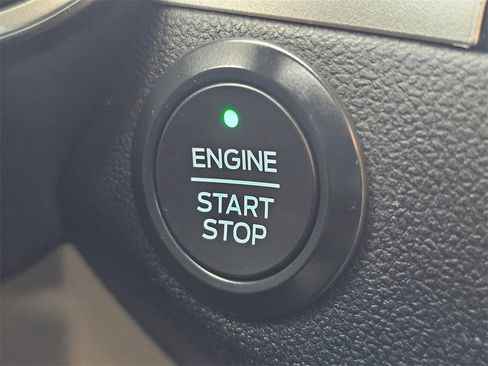 Used 2020 Ford Escape SE image 22