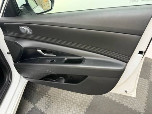 Certified 2023 Hyundai Elantra Limited FWD image 43