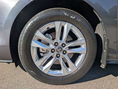 Used 2025 Toyota Sienna Limited AWD/4WD image 12