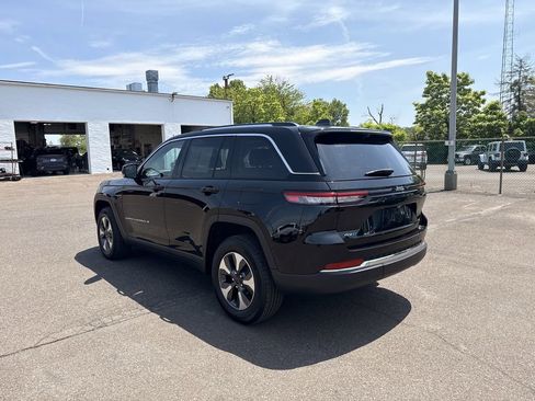 Used 2022 Jeep Grand Cherokee Limited 4xe w/ Luxury Tech Group II AWD/4WD image 3