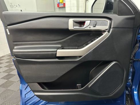Used 2023 Ford Explorer Limited AWD/4WD image 17