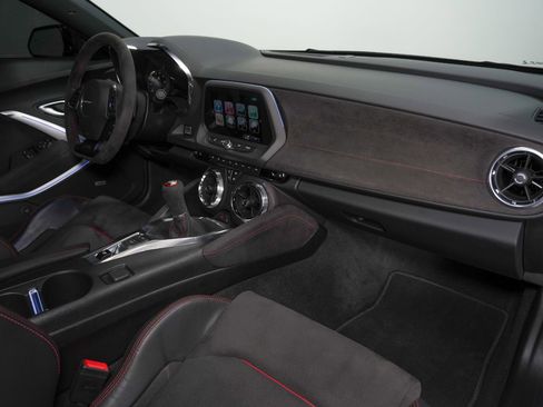 Used 2018 Chevrolet Camaro ZL1 image 30