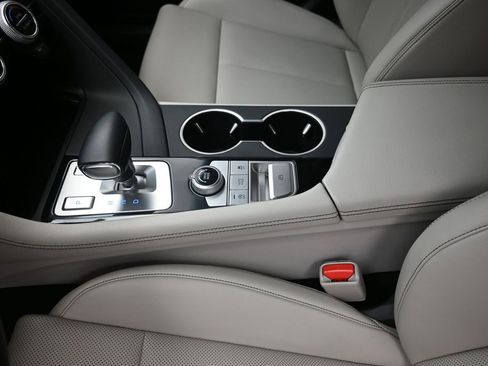 Used 2020 Genesis G70 2.0T RWD image 20