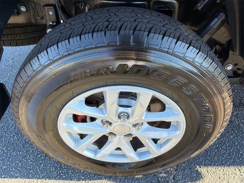 Used 2023 Jeep Gladiator Sport image 17