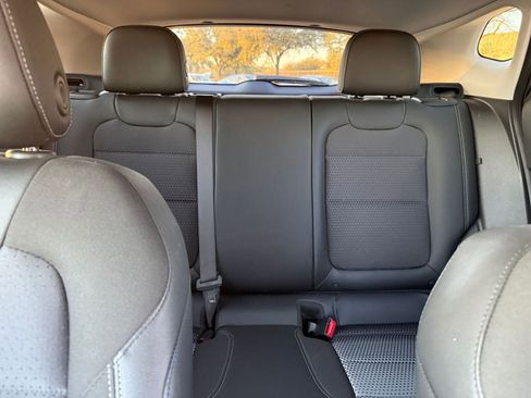 Used 2025 Chevrolet Trax LT image 38