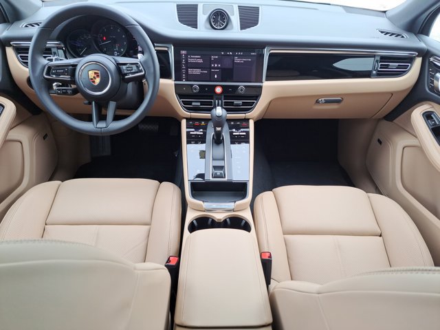 Used 2026 Porsche Macan AWD/4WD image 16