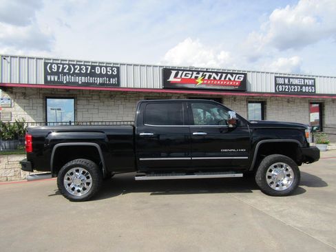Used 2015 GMC Sierra 2500 Denali w/ Duramax Plus Package AWD/4WD image 5