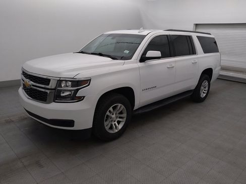 Used 2019 Chevrolet Suburban LS RWD image 2