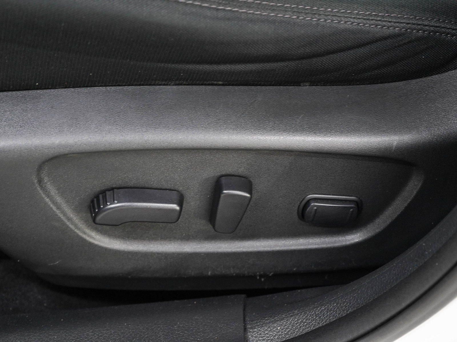 Used 2017 Nissan Rogue SV AWD/4WD image 23