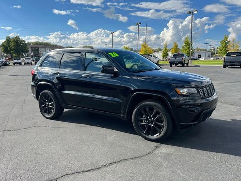 Used 2020 Jeep Grand Cherokee Altitude image 4