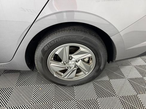 Used 2025 Hyundai Elantra SE FWD image 13