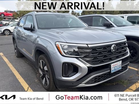 Used 2025 Volkswagen Atlas Cross Sport SE AWD/4WD image 1