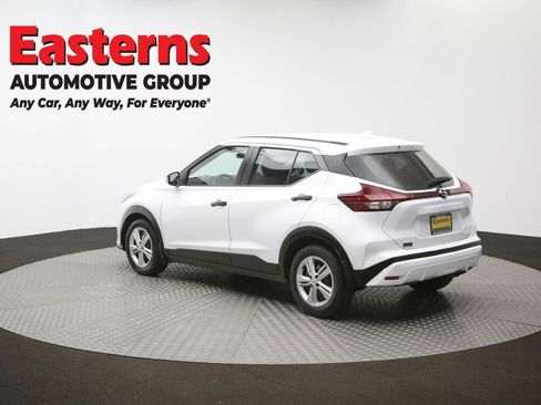 Used 2021 Nissan Kicks S image 60