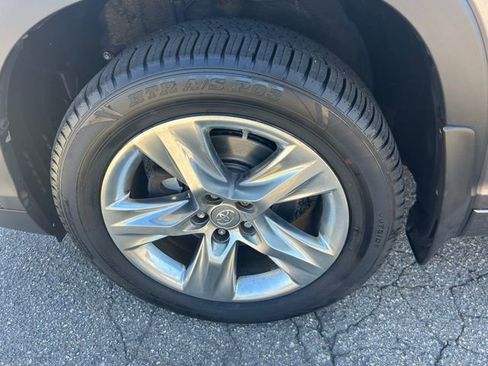 Used 2015 Toyota RAV4 XLE AWD/4WD image 8