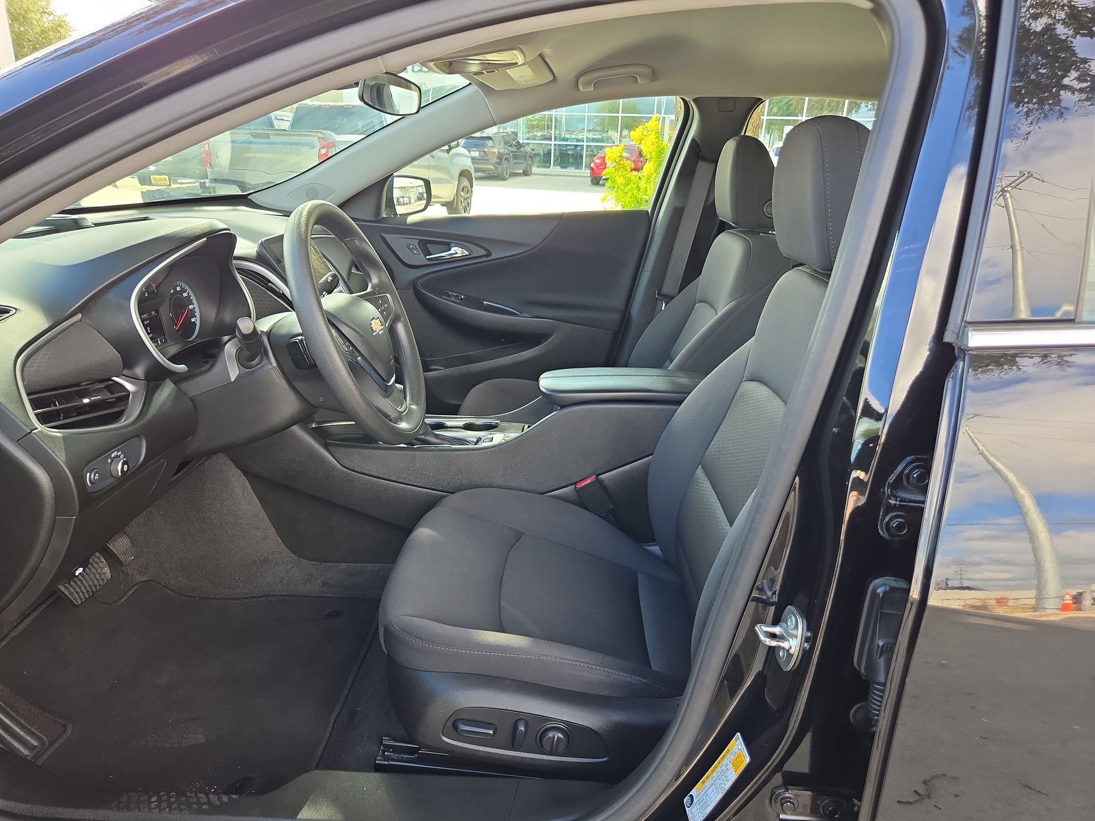 Certified 2025 Chevrolet Malibu LT FWD image 9