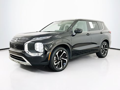 Used 2024 Mitsubishi Outlander SE AWD/4WD image 3