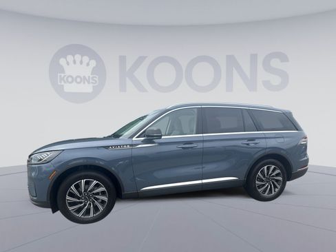Used 2026 Lincoln Aviator AWD image 2