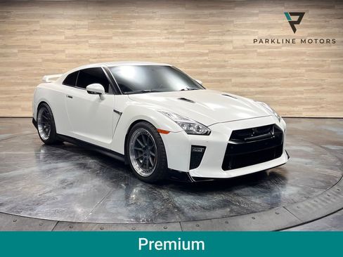 Used 2020 Nissan GT-R Premium w/ Premium Interior Package image 1