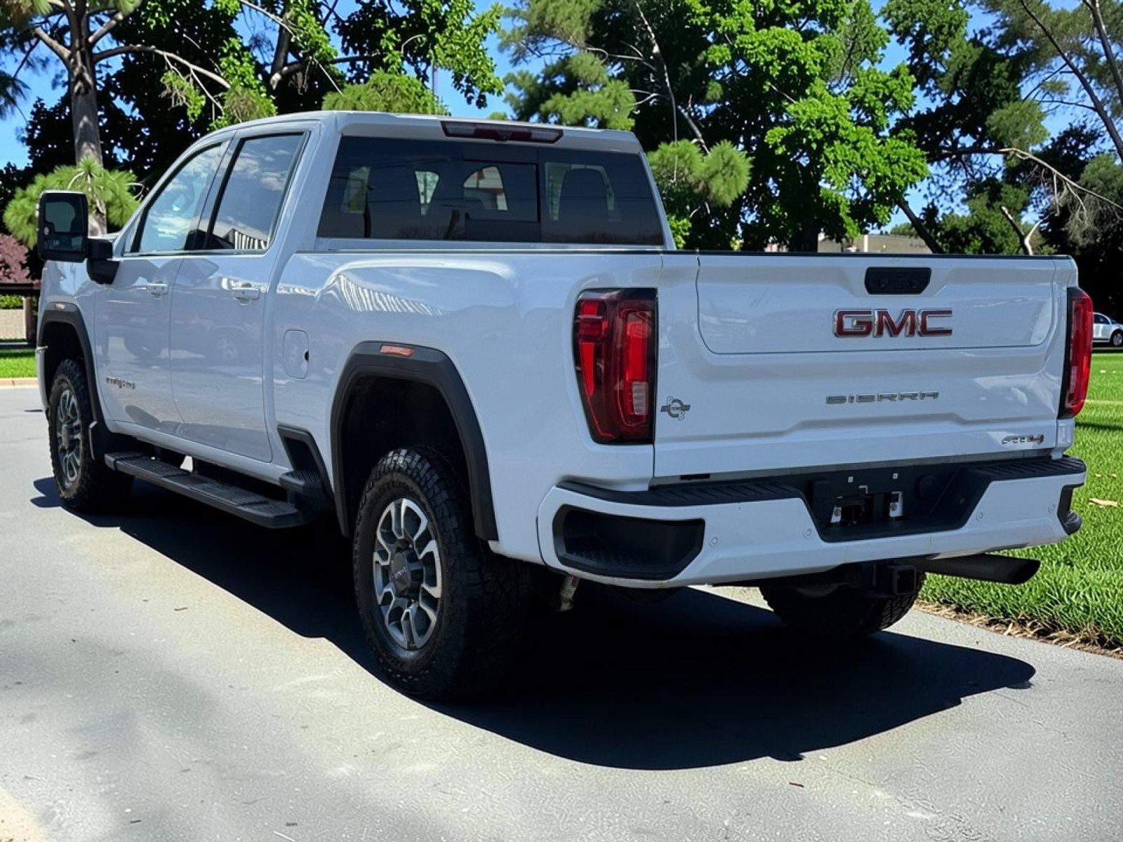 Used 2022 GMC Sierra 2500 AT4 w/ AT4 Preferred Package AWD/4WD image 5