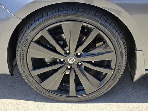 Used 2022 Nissan Altima 2.5 SR w/ Midnight Edition Package FWD image 8