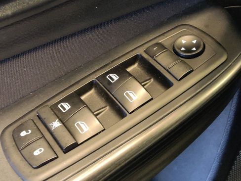 Used 2016 Jeep Cherokee Sport image 27