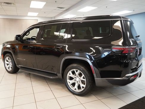 Used 2022 Jeep Wagoneer Series I w/ Premium Group I AWD/4WD image 8