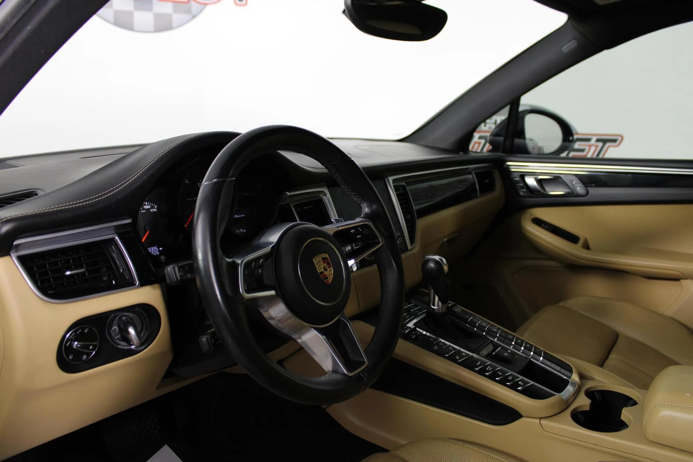Used 2018 Porsche Macan Sport Edition AWD/4WD image 10