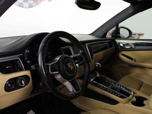 Used 2018 Porsche Macan Sport Edition AWD/4WD image 10