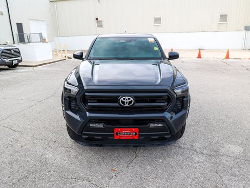 Certified 2025 Toyota Tacoma SR5 w/ SR5 Upgrade Package AWD/4WD image 4