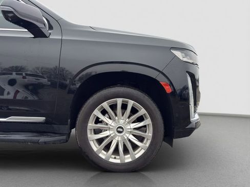 Used 2022 Cadillac Escalade Premium Luxury AWD/4WD image 19